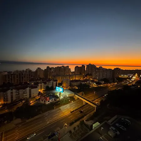 Апартаменты Magic View Luxury Penthouse With Jacuzzi And Sea View
