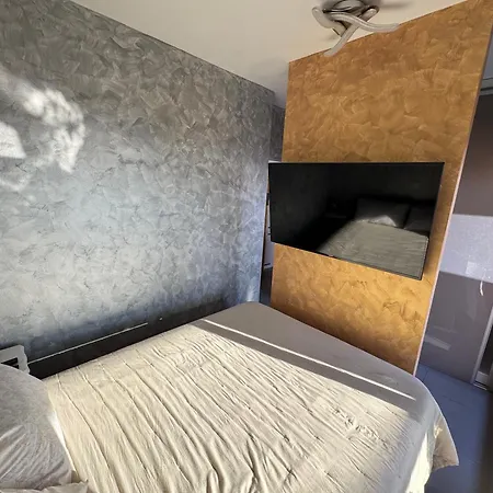 Апартаменты Magic View Luxury Penthouse With Jacuzzi And Sea View