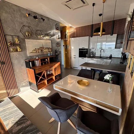 Апартаменты Magic View Luxury Penthouse With Jacuzzi And Sea View