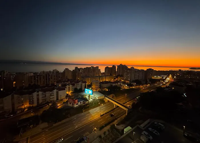 Апартаменты Magic View Luxury Penthouse With Jacuzzi And Sea View