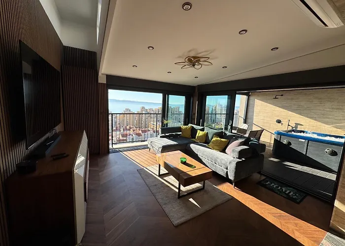 Magic View Luxury Penthouse With Jacuzzi And Sea View Сплит