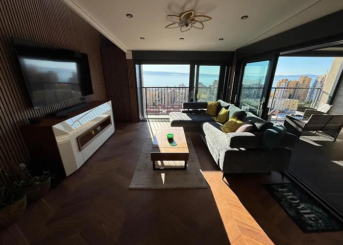 Апартаменты Magic View Luxury Penthouse With Jacuzzi And Sea View