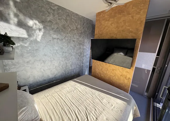 Апартаменты Magic View Luxury Penthouse With Jacuzzi And Sea View