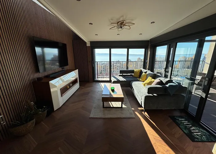 Апартаменты Magic View Luxury Penthouse With Jacuzzi And Sea View