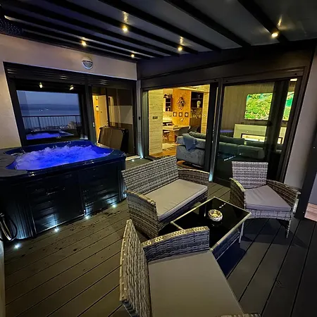 Magic View Luxury Penthouse With Jacuzzi And Sea View