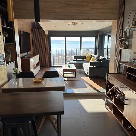 Magic View Luxury Penthouse With Jacuzzi And Sea View Lejlighed