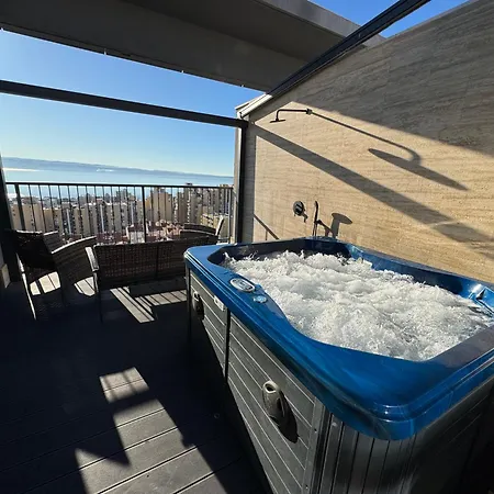 Апартаменты Magic View Luxury Penthouse With Jacuzzi And Sea View