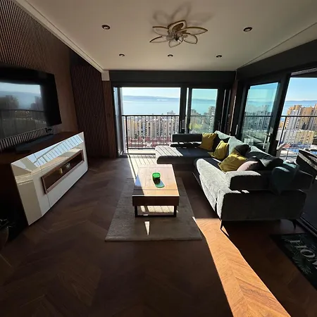 Апартаменты Magic View Luxury Penthouse With Jacuzzi And Sea View