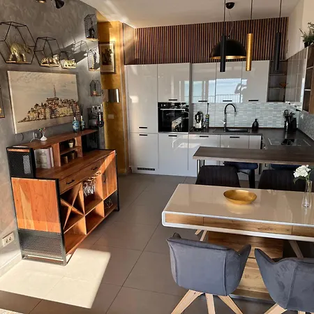 Magic View Luxury Penthouse With Jacuzzi And Sea View شقة سبليت