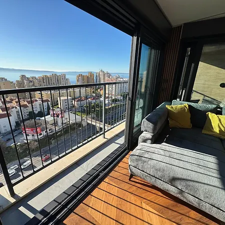 Апартаменты Magic View Luxury Penthouse With Jacuzzi And Sea View Сплит