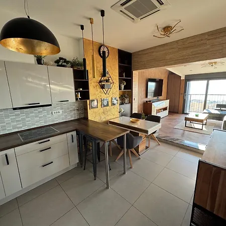 Апартаменты Magic View Luxury Penthouse With Jacuzzi And Sea View *