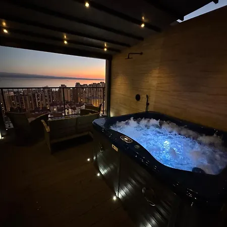 Magic View Luxury Penthouse With Jacuzzi And Sea View 아파트